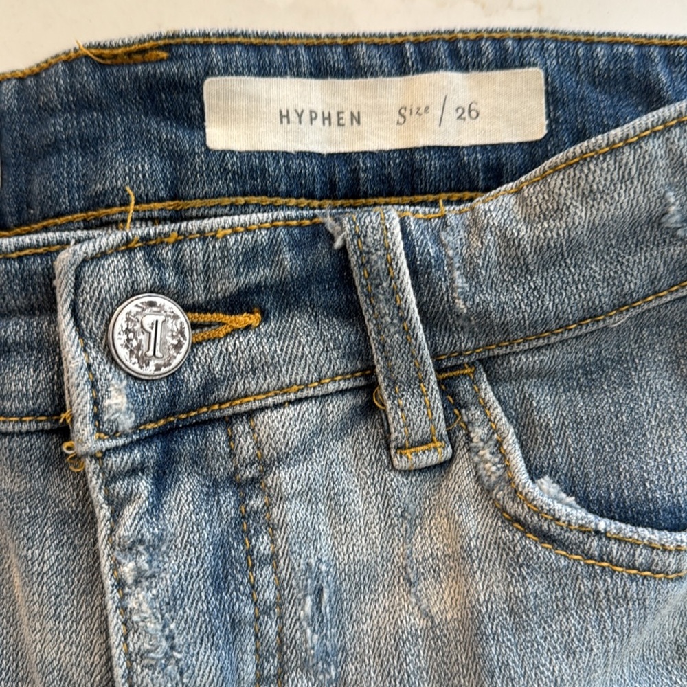 Anthropologie Pilcro Hyphen High-Rise Embroidered
Shorts Size 26 - Picture 8 of 17